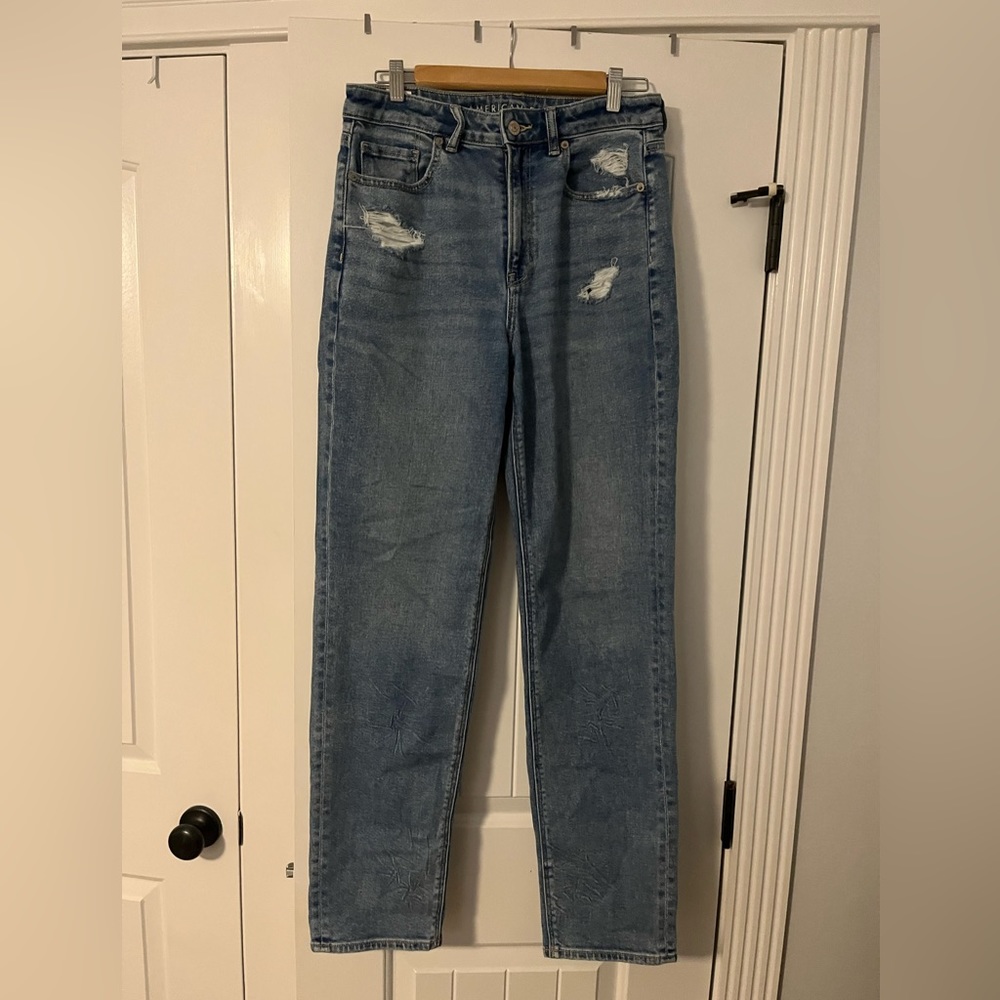 American Eagle Mom Straight Jeans in a size 8 X-long gently worn